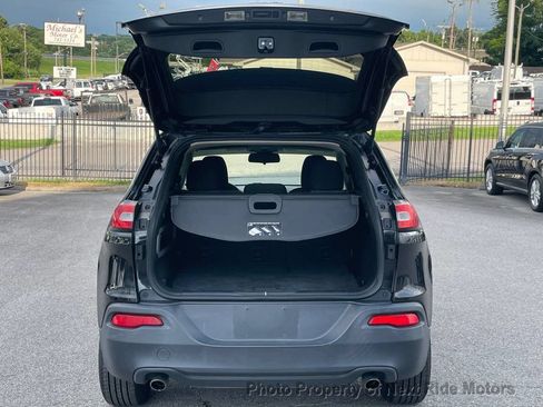 Used 2014 Jeep Cherokee Latitude FWD image 29