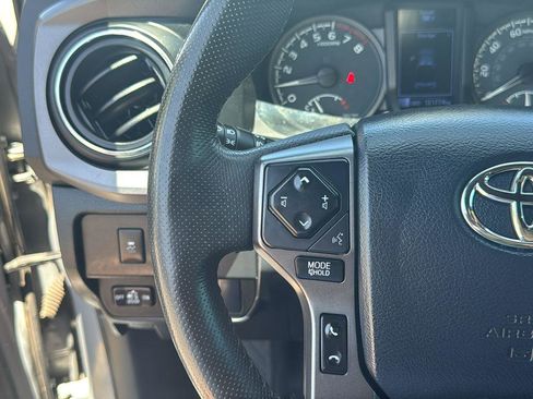 Used 2020 Toyota Tacoma TRD Off-Road w/ Technology Package AWD/4WD image 18