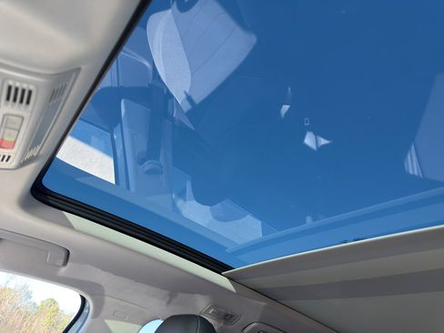 New 2026 Volkswagen Taos SE FWD image 14