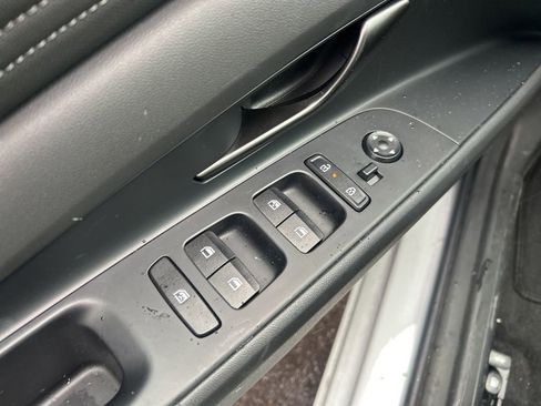 Used 2025 Hyundai Elantra SEL FWD image 8