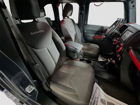 Used 2018 Jeep Wrangler Unlimited Sahara w/ Connectivity Group image 21