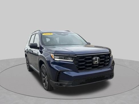 Used 2025 Honda Pilot Sport image 8