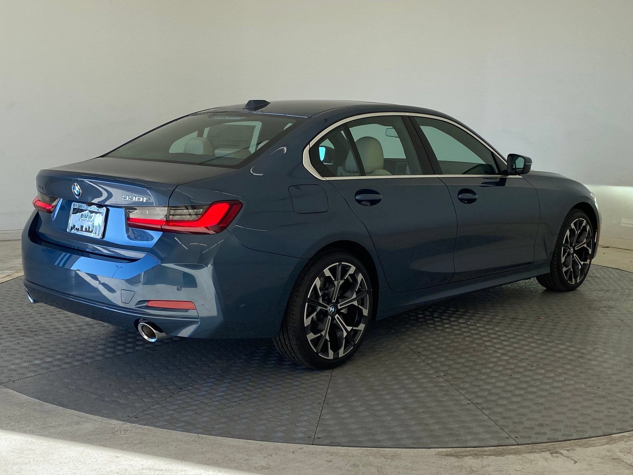 Used 2026 BMW 330i xDrive Sedan w/ Premium Package AWD/4WD image 9