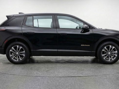 Used 2025 Chevrolet Equinox LT FWD image 11