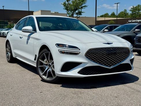 Used 2025 Genesis G70 2.5T image 1