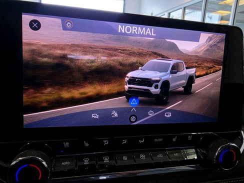 Used 2024 Chevrolet Colorado ZR2 w/ ZR2 Convenience Package III AWD/4WD image 43
