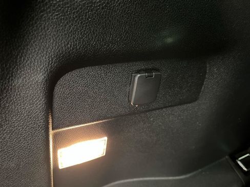 Used 2019 Ford Explorer XLT w/ Equipment Group 202A AWD/4WD image 34
