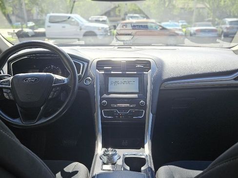 Used 2019 Ford Fusion SE FWD image 13