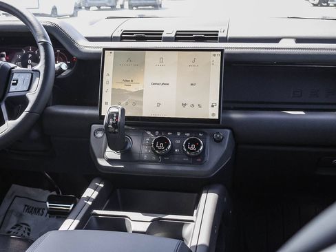 New 2026 Land Rover Defender 110 AWD/4WD image 25