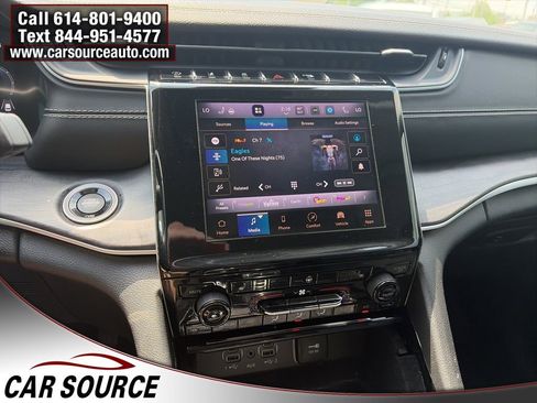 Used 2022 Jeep Grand Cherokee L Limited w/ Black Appearance Package AWD/4WD image 21