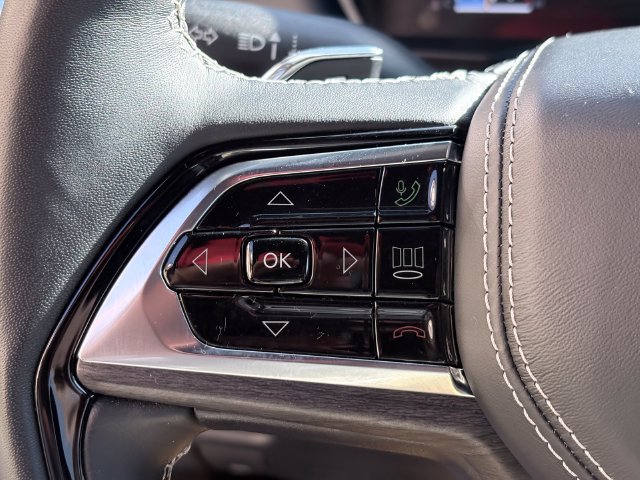 Used 2023 Jeep Grand Cherokee Overland w/ Advanced Protech Group III AWD/4WD image 12