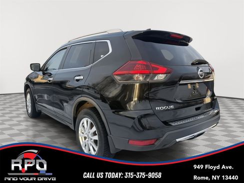Used 2018 Nissan Rogue SV image 3