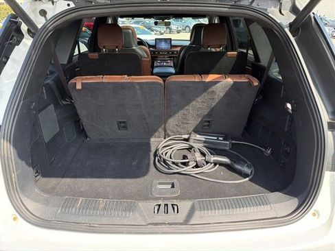 Used 2023 Lincoln Aviator Grand Touring w/ Equipment Group 301A AWD/4WD image 23