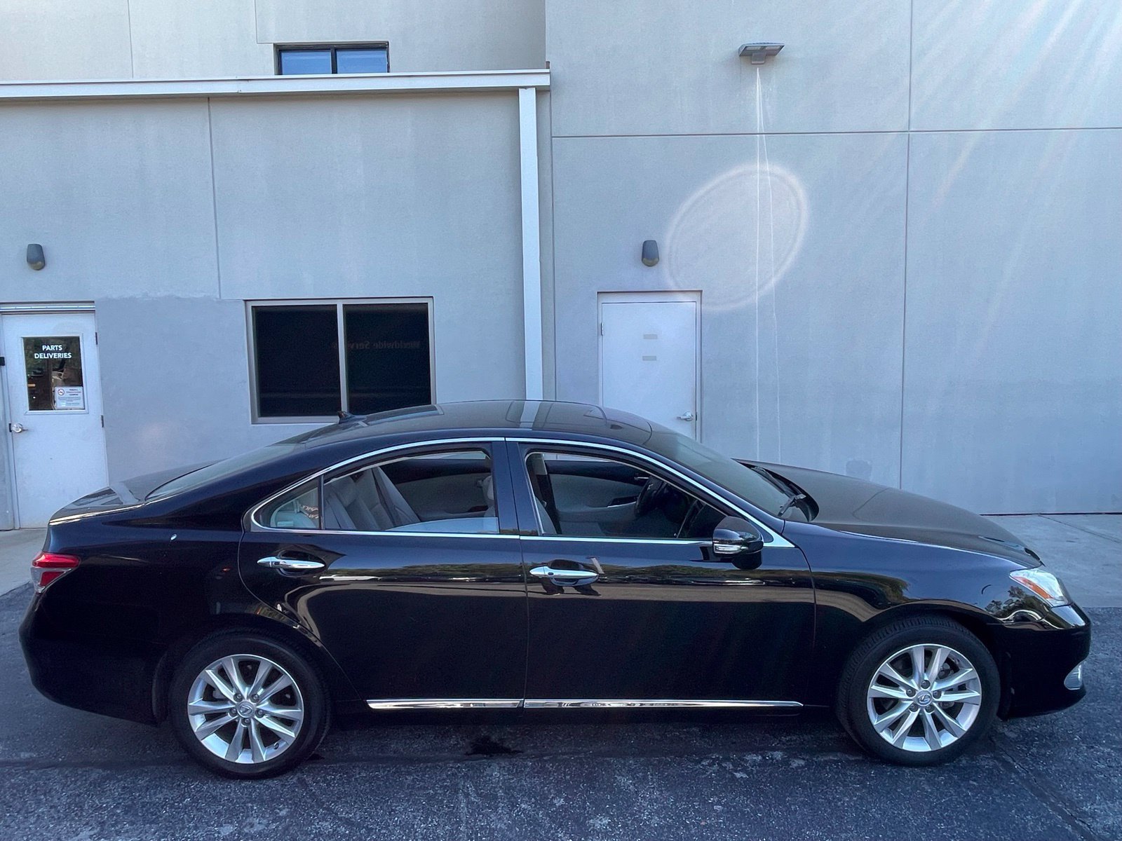 Used 2011 Lexus ES 350 FWD image 1