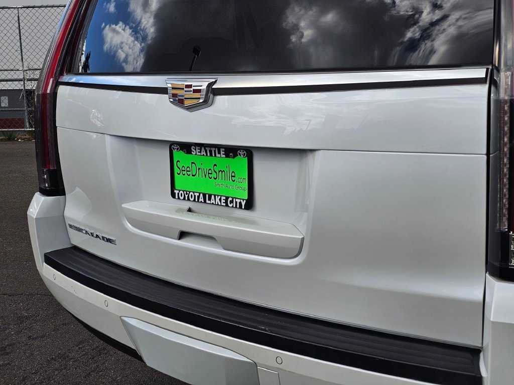 Used 2016 Cadillac Escalade ESV Luxury AWD/4WD image 13