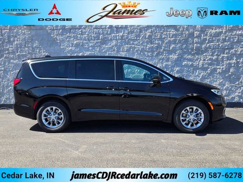 New 2026 Chrysler Pacifica Limited AWD/4WD image 6