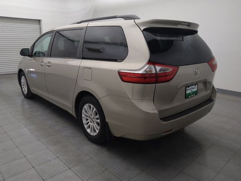 Used 2017 Toyota Sienna XLE image 5