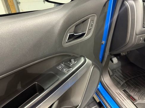 Certified 2022 Chevrolet Colorado LT w/ LT Convenience Package image 9