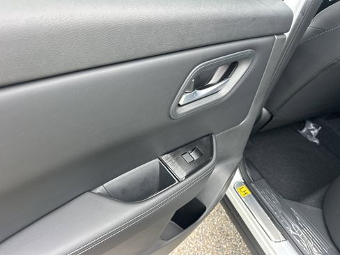 New 2026 Nissan Rogue SV FWD image 12
