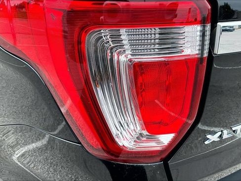 Used 2017 Ford Explorer XLT w/ Equipment Group 202A FWD image 33