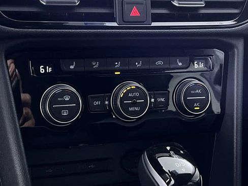 Used 2024 Volkswagen Taos SE image 18