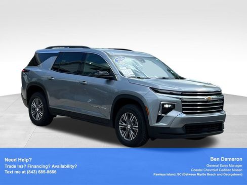 Used 2026 Chevrolet Traverse LT FWD image 3