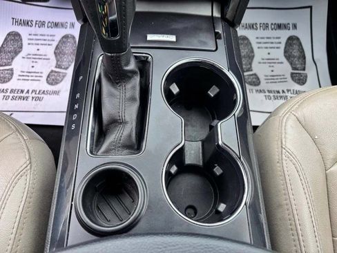 Used 2018 Ford Explorer XLT w/ Equipment Group 202A FWD image 15