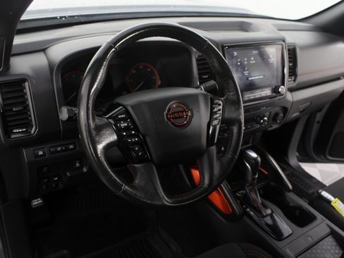 Used 2022 Nissan Frontier PRO-4X image 8