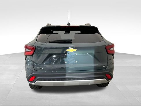 Used 2025 Chevrolet Trax LT FWD image 4