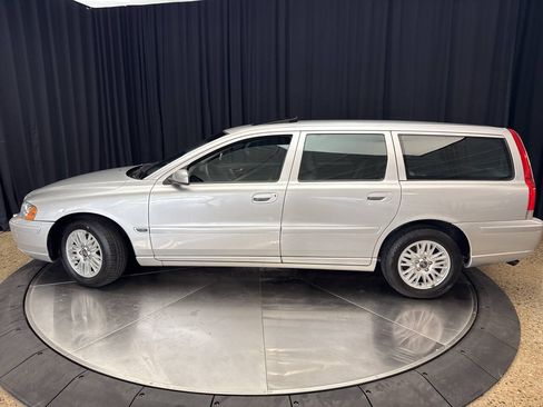 Used 2005 Volvo V70 2.4 FWD image 4