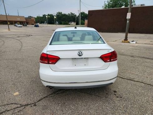 Used 2013 Volkswagen Passat 2.5 SEL Premium FWD image 5