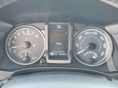 Used 2017 Toyota Tacoma TRD Sport AWD/4WD image 11