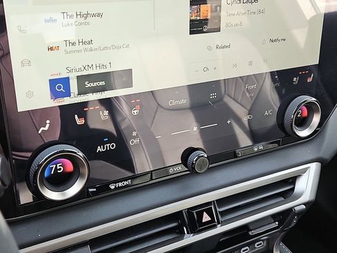 Used 2025 Lexus RX 350 Premium image 17