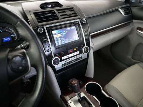 Used 2012 Toyota Camry XLE w/ Leather Pkg FWD image 19