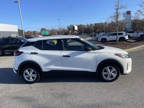 Certified 2025 Nissan Kicks Play S image 3