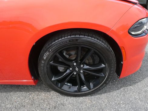 Used 2018 Dodge Charger SXT w/ Blacktop Package RWD image 30