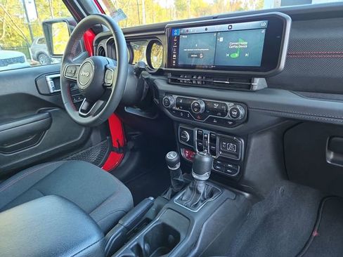 Used 2024 Jeep Wrangler Rubicon image 16