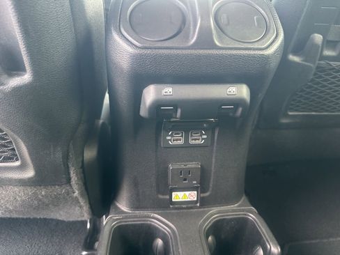 Used 2022 Jeep Gladiator Rubicon w/ Cold Weather Group image 7