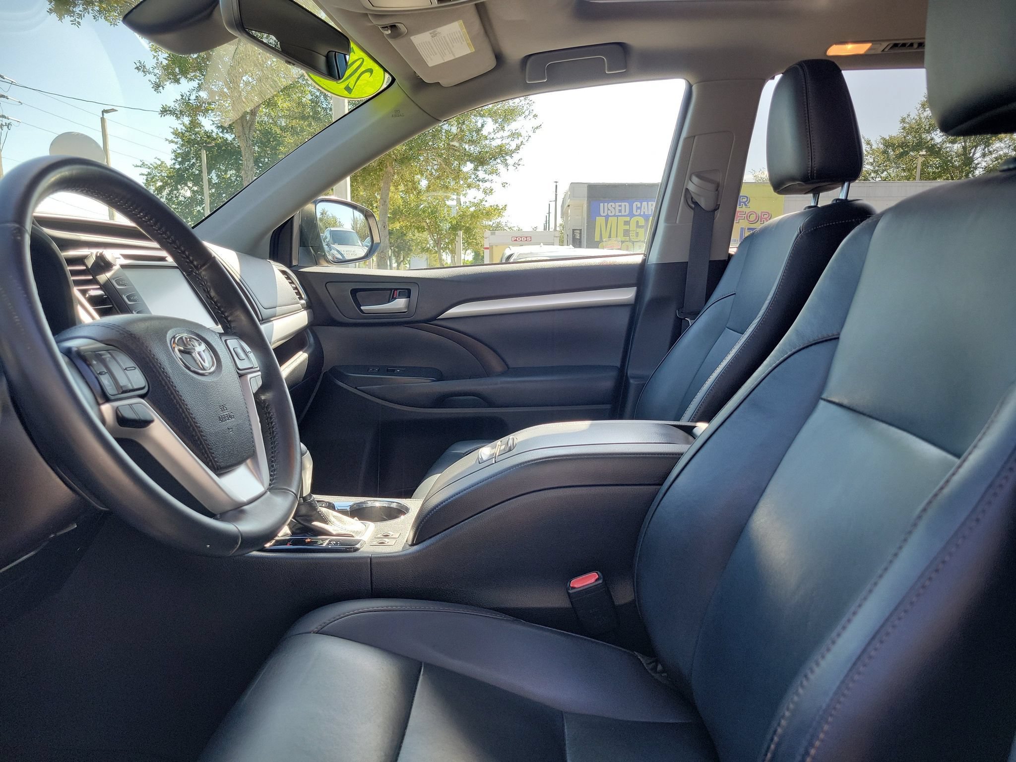 Used 2019 Toyota Highlander XLE AWD/4WD image 24