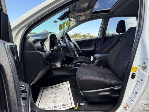 Used 2017 Toyota RAV4 XLE AWD/4WD image 9