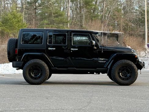 Used 2017 Jeep Wrangler Unlimited Sahara w/ Connectivity Group image 4