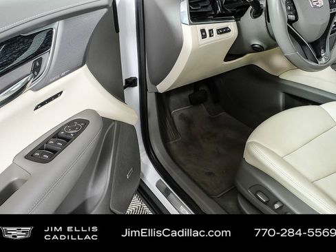 Used 2023 Cadillac XT6 Premium Luxury w/ Technology Package image 9