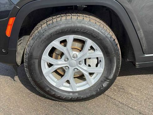 Certified 2024 Jeep Grand Cherokee Limited w/ Luxury Tech Group II image 10