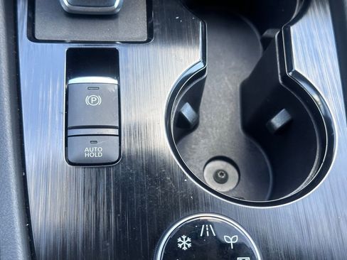 Used 2024 Nissan Rogue S image 33