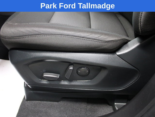 Used 2023 Ford Explorer XLT AWD/4WD image 12