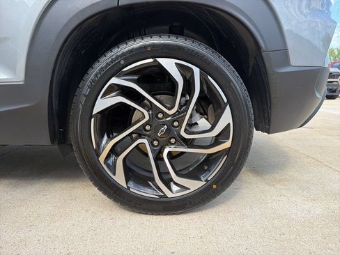 Used 2024 Chevrolet TrailBlazer RS w/ Convenience Package FWD image 8