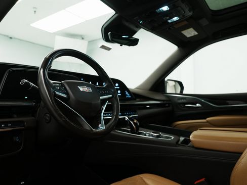 Used 2021 Cadillac Escalade ESV Premium Luxury image 19