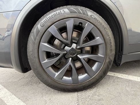 Used 2023 Tesla Model X image 19