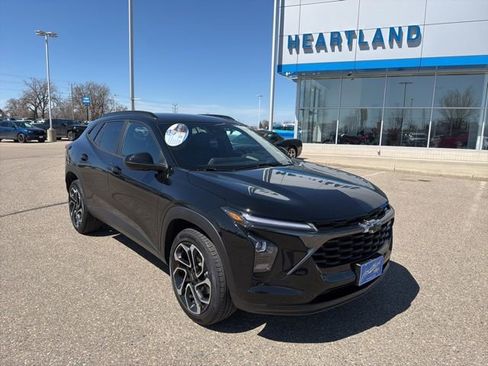 Used 2024 Chevrolet Trax RS image 2