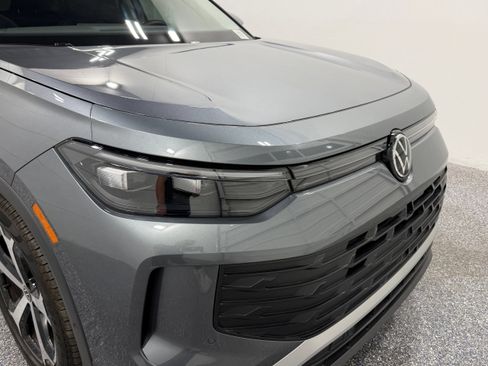 Used 2026 Volkswagen Tiguan SE w/ Panoramic Sunroof Package AWD/4WD image 18